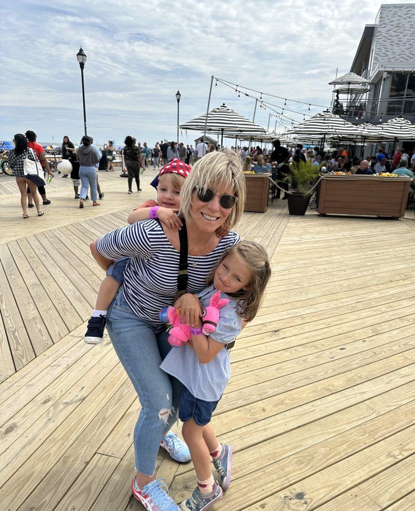 Strong enough. Polli with linden and Siralina on the boardwalk