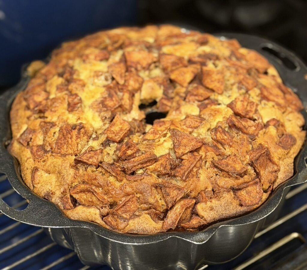 No baking awards, but delicious Jewish Apple Cake, and my boyfriend. apple cake close up in pan