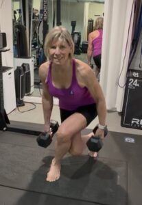 Polli curtsy with dumbbells